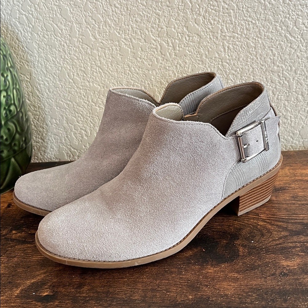 Vionic Ama gray Suede Ankle Boots Size 9.5